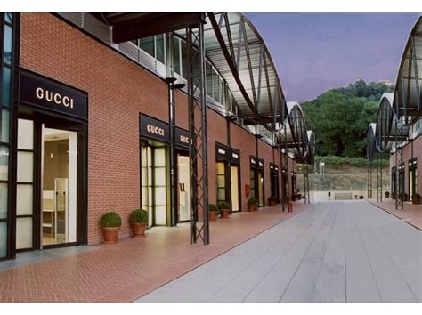 outlet arezzo gucci|gucci outlet firenze.